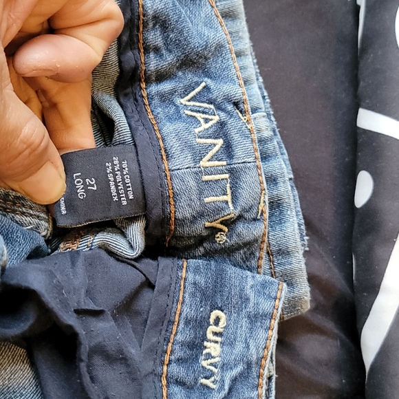 Vanity Jeans - Picture 4 of 4